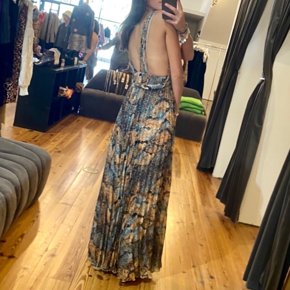 Dress - Picture 4 of 4